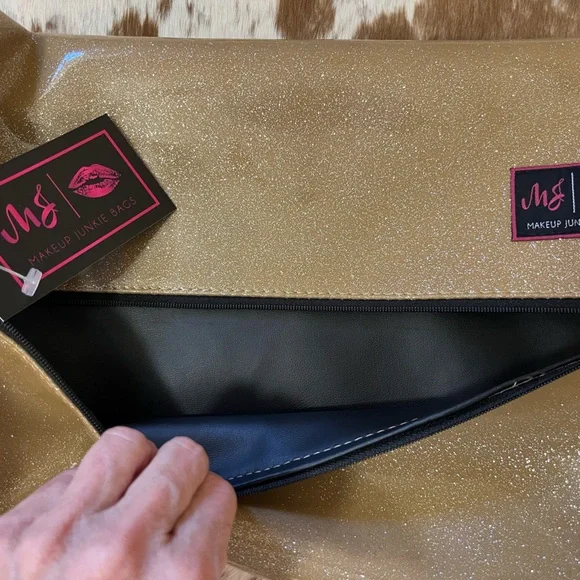 NWT Makeup Junkie Large bag - Picture 3 of 3